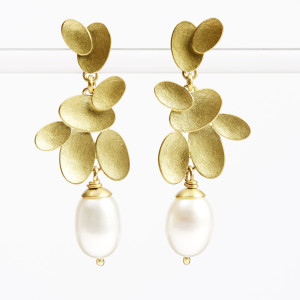 18 carat gold ‘petal’ earstuds with drop freshwater pearls 18 carat gold ‘petal’ earstuds with drop freshwater pearls