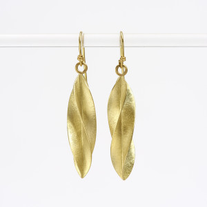18 carat gold twisted tapered eardrops