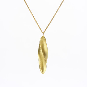 18 carat gold twisted tapered pendant on a fine chain