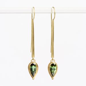 18 carat gold tapered earrings with green tourmaline facetted drops 18 carat gold tapered earrings with green tourmaline facetted drops