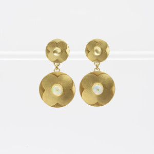 18 carat gold quatrefoil earstuds with larger drops with central opal bead