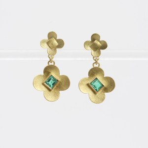 18 carat gold quatrefoil earstuds with drop quatrefoil set with facetted emeralds