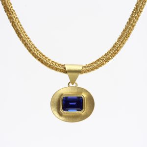 18 carat gold oval pendant with emerald-cut tanzanite on an 18 carat gold ‘Etruscan’ loop-in-loop necklace 18 carat gold oval pendant with emerald-cut tanzanite on an 18 carat gold ‘Etruscan’ loop-in-loop necklace
