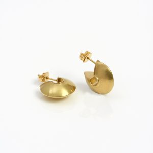18 carat gold hollow hoop earrings 18 carat gold hollow hoop earrings
