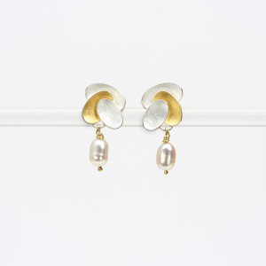 Triple oval earstuds in silver and 24 carat gold with drop oval pearls