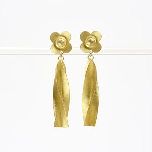 18 carat gold quatrefoil earstuds with long cropped twisted drops 18 carat gold quatrefoil earstuds with long cropped twisted drops
