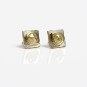 Square 18 carat white and yellow gold earstuds with rosecut teardrop cloudy diamonds