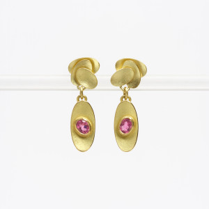 18 carat triple oval earstuds with oval drops and facetted pink tourmalines
