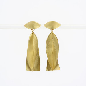 18 carat gold marquise shaped earstuds with cropped twisted drops